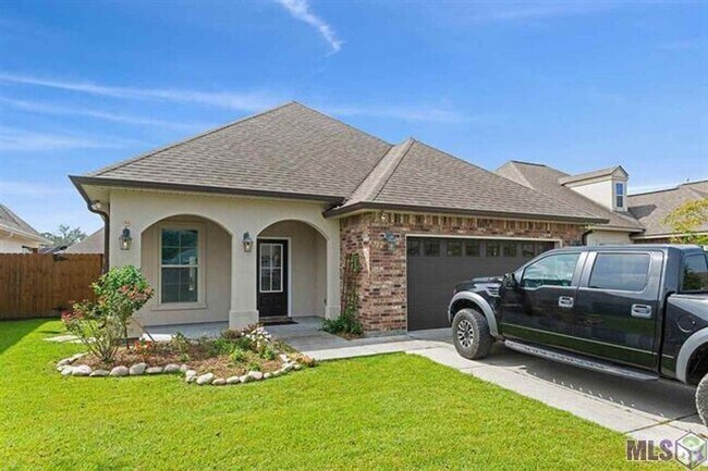 Building Photo - 3 bedroom 2 bath open floorplan in Prairie... Rental