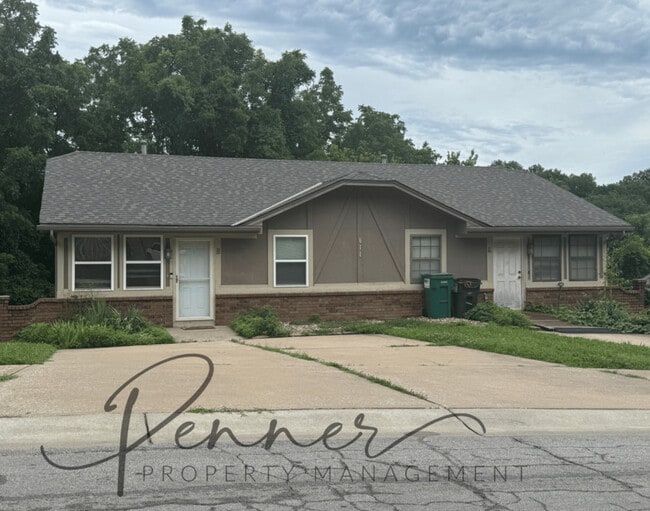 Photo - 811 NE Barnes Dr House