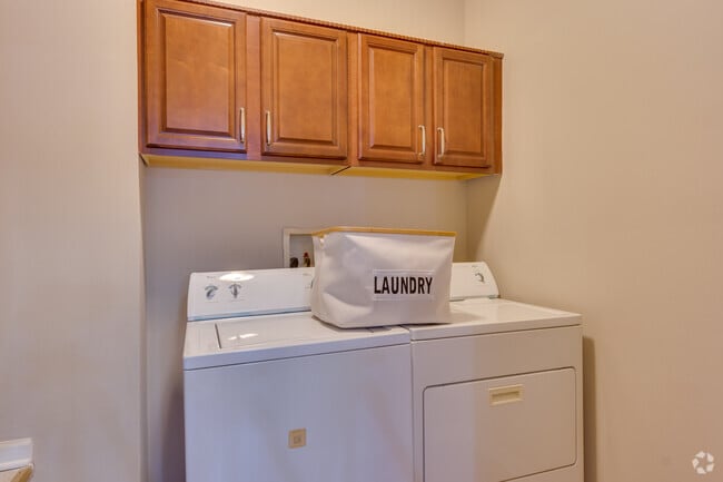 Glenmuir of Naperville Apartments