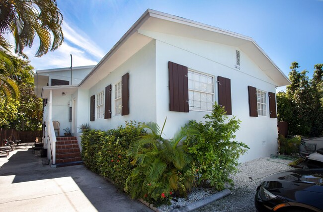 Building Photo - 1 bedroom with Bathroom and a Shared kitch... Rental
