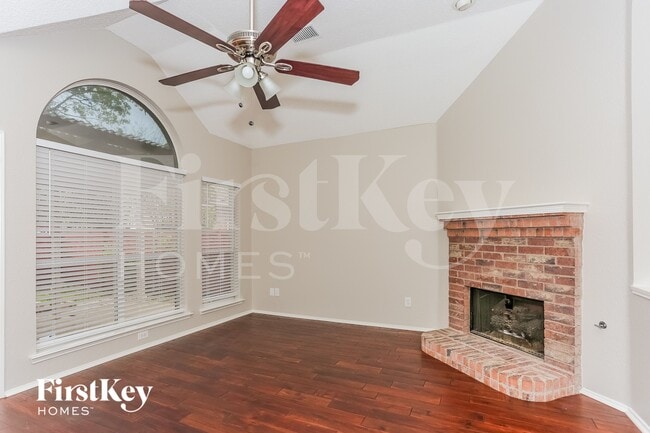 Photo - 2136 Mahogany St