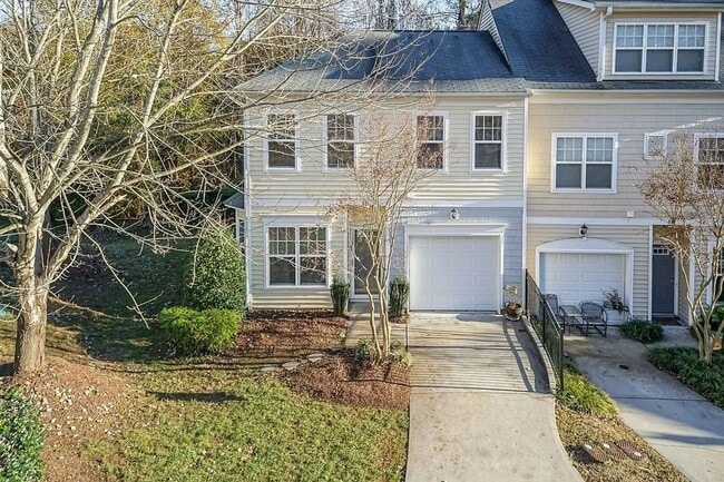 Building Photo - 546 Elm Ave