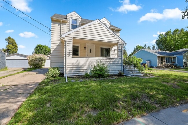 Building Photo - 749 Appleton Rd