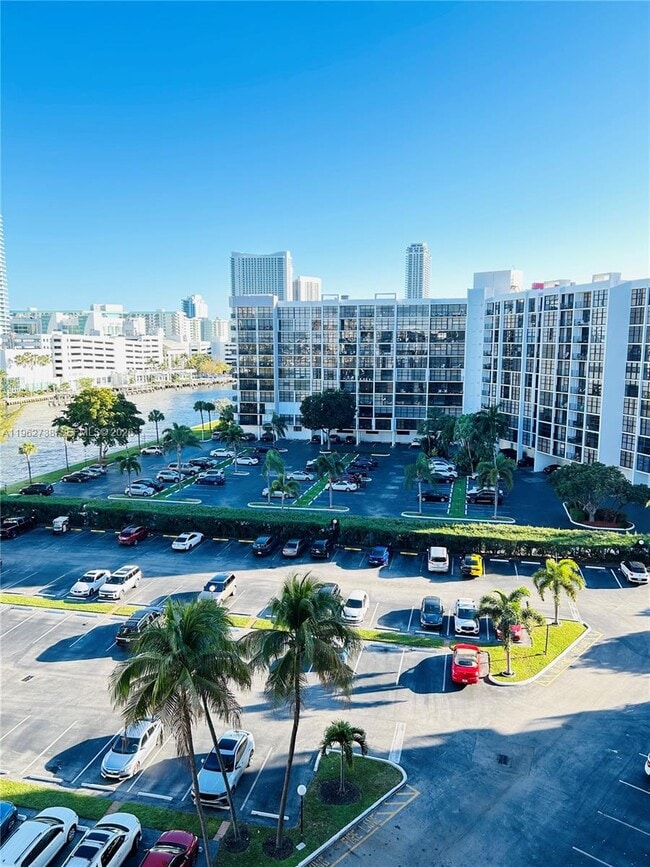 Photo - 800 Parkview Dr Unit 912