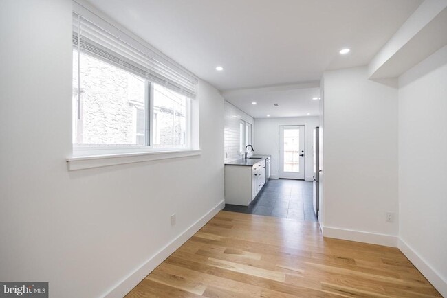 Photo - 2009 E Cumberland St