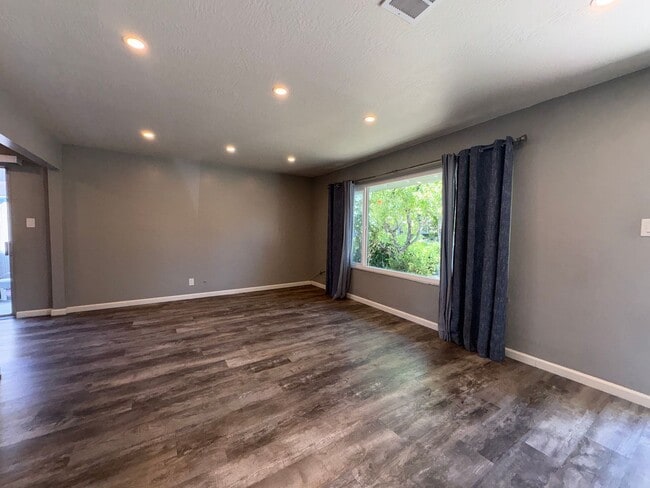 Photo - 1209 Vienna Ct