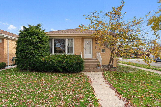 Building Photo - 5001 N Neenah Ave Rental