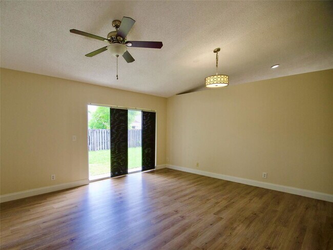Photo - 9471 NW 52nd St