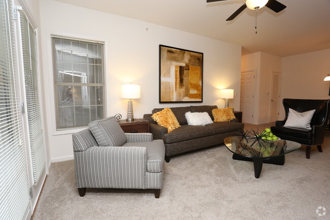 2BR, 2BA - 1069 SF - Living Room