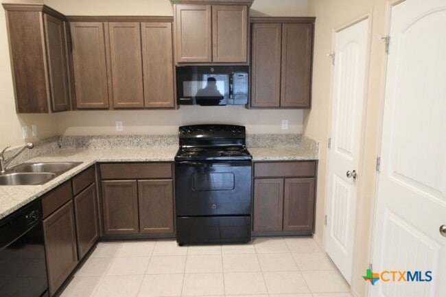 Photo - 1705 Montell St