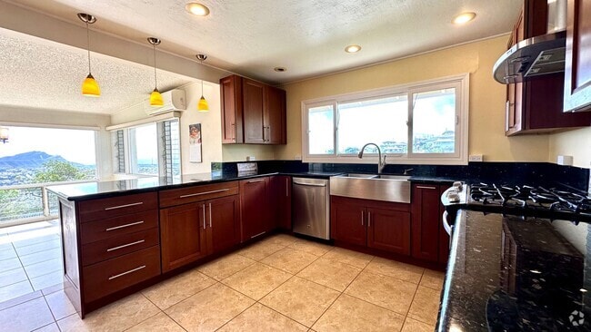 Building Photo - Available NOW - 3 Bedroom, 2 Bath, with a ... Rental