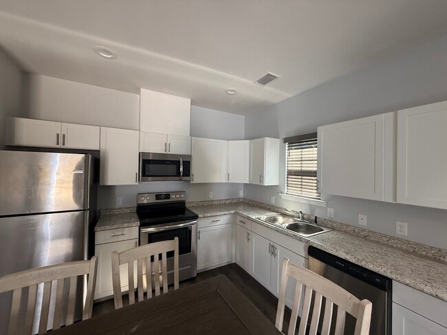 Photo - 1725 Holton St