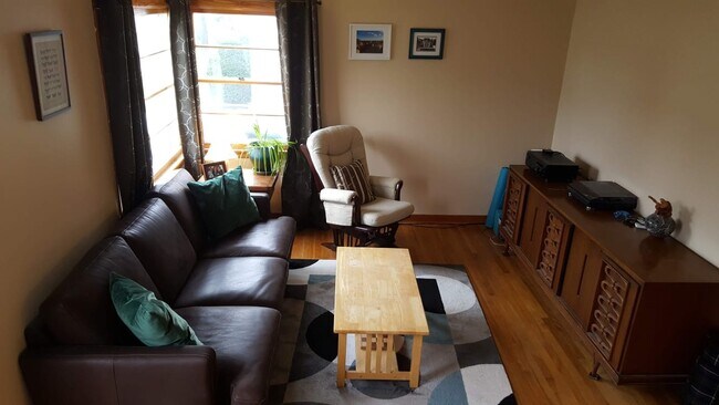 Photo - 37 Leonard St