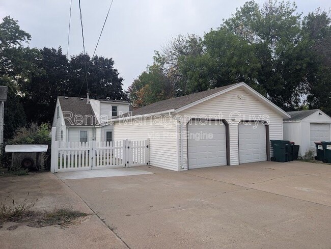 Building Photo - 5027 6th St NE