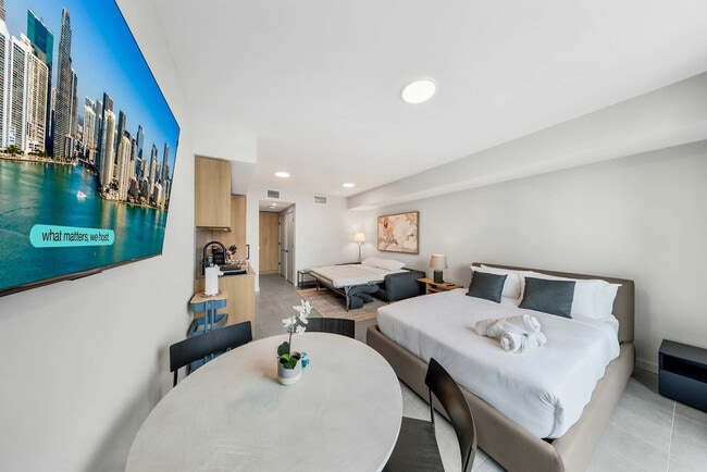 Building Photo - 121 NE 5th St Unit SI FL33-ID1496946P
