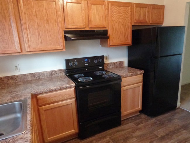 Photo - Cedar Creek Apartments