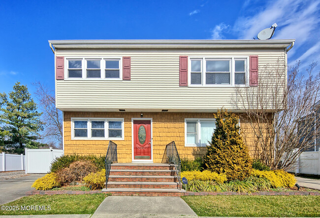 Photo - 46 Amboy Rd Townhome