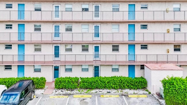 Building Photo - 725 Lori Dr Unit 212 Rental