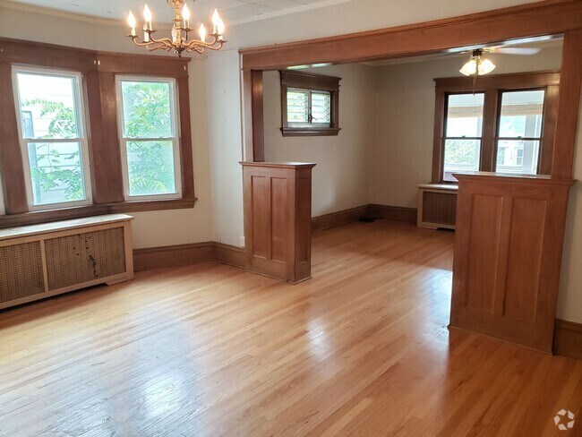 Building Photo - 1711 Ashland Ave Rental