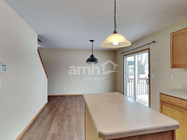 Photo - 69 Hutchison St