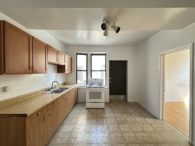 Photo - 3147 W Medill Ave Unit 4