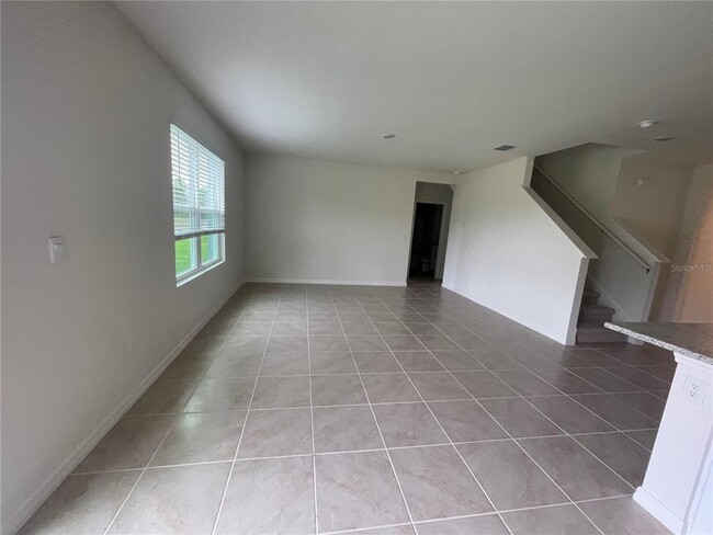 Photo - 498 Baroness Way