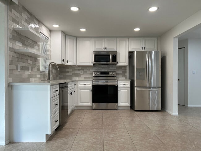 Photo - 8820 Pohoy Ave