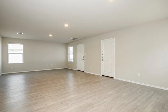 Photo - 5735 Leon Pl