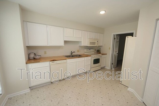 Photo - 112 Mossbark Ln