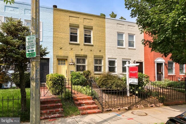 Building Photo - 1724 E St NE