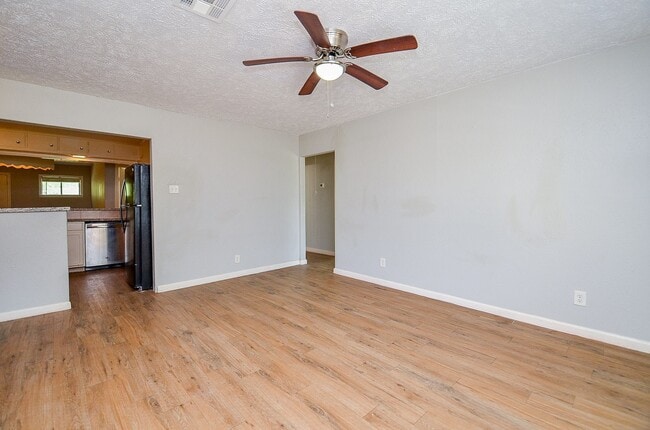 Photo - 5405 Southlea St