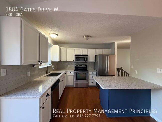Photo - 1884 Gates Dr W