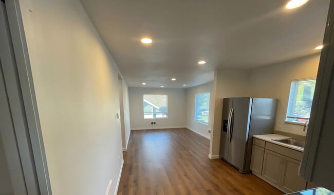 Photo - 405 Williams Ave N