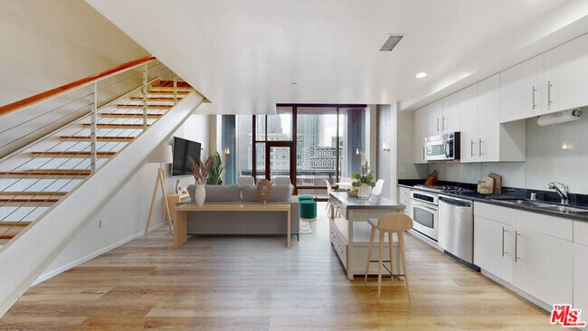 Building Photo - 1100 Wilshire Blvd Unit 1708 Rental
