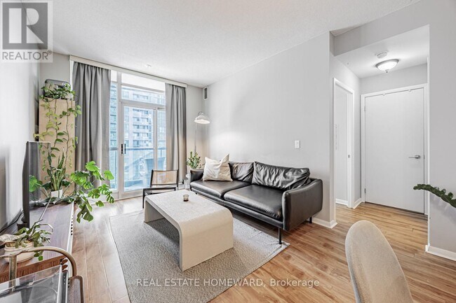 Photo - 219 Fort York Blvd Unit 806