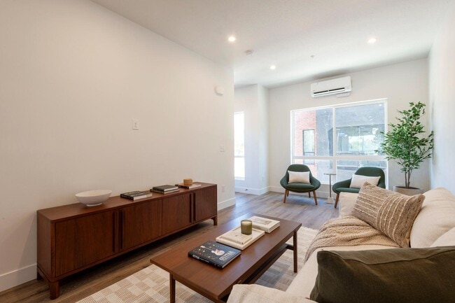 Photo - 884 Rowley Unit 104