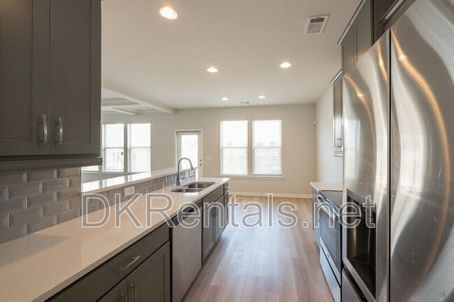 Photo - 2928 Cottage Ln