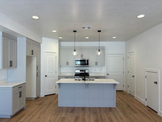 Photo - WOODLAND ESTATES: Townhome - Excellent Location!