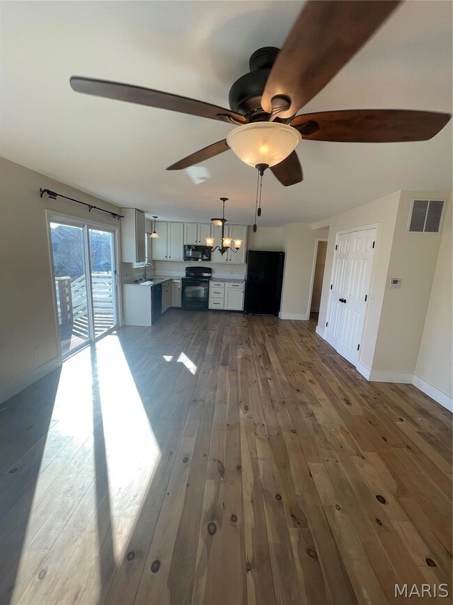 Photo - 122 Shire Dr