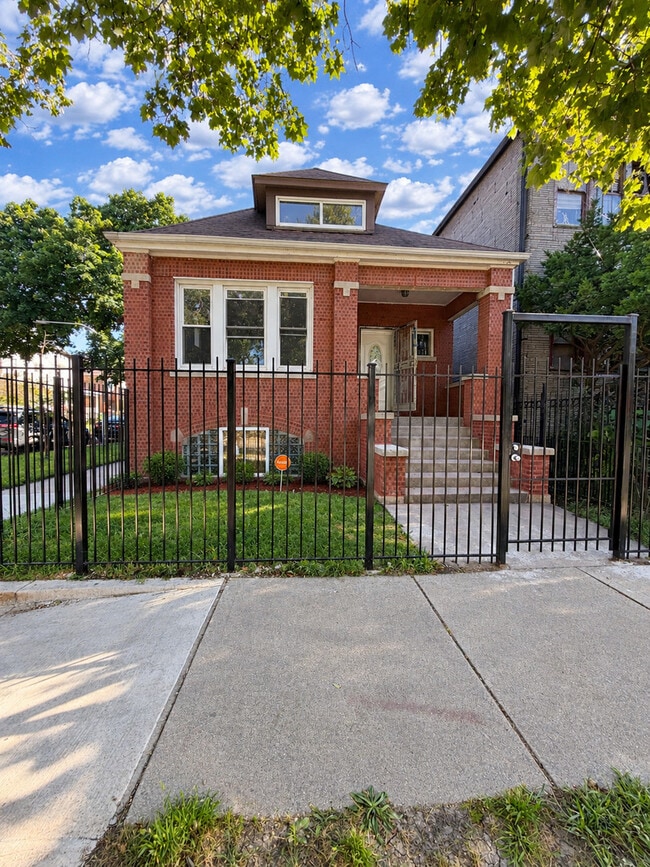 Building Photo - 3025 E 80th Pl