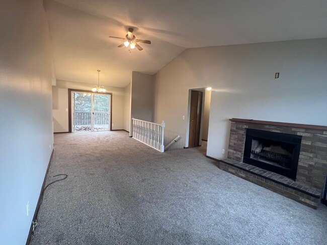 Photo - Three Bedroom Duplex in Rockford!