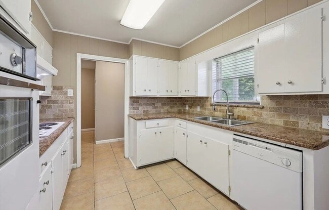 Photo - 630 White Oak Dr