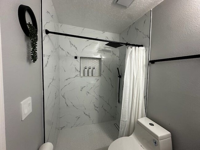 Photo - 6228 Ryegrass St