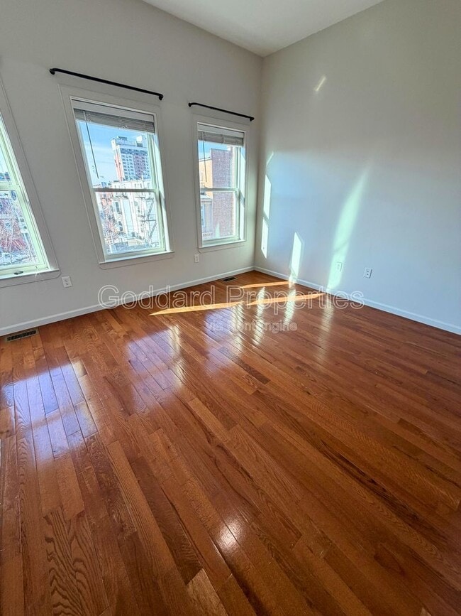 Photo - 12 E 22nd St