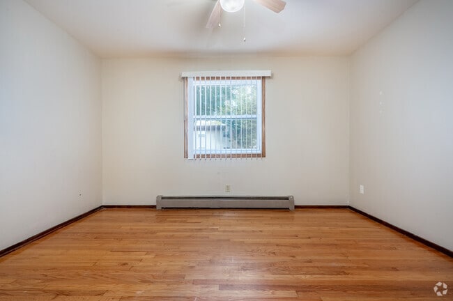 1BR, 1BA - 650SF - Bedroom