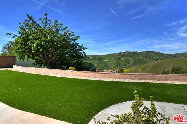 Photo - 26065 Farmfield Rd