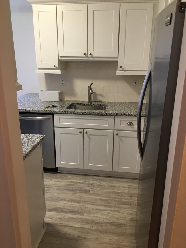 Photo - 39 Glenbrook Rd Unit 5Z
