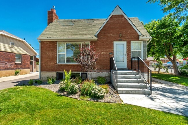 Photo - 632 N Main St House