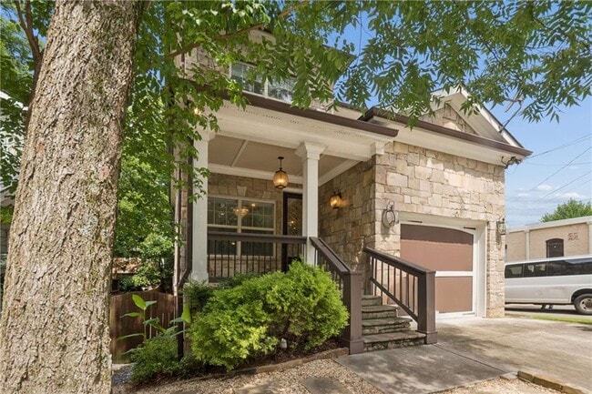 Photo - 374 Clifton Rd NE