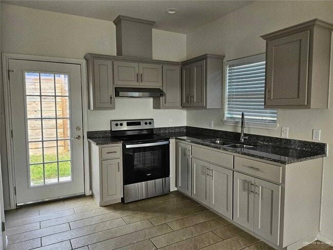 13 Nightingale Ave Unit 3